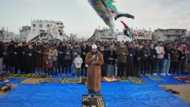 Οι-Μουσουλμάνοι-γιορτάζουν-το-Ιντ-αλ-Φιτρ-σε-όλο-τον-κόσμο-εν-μέσω-πολέμου