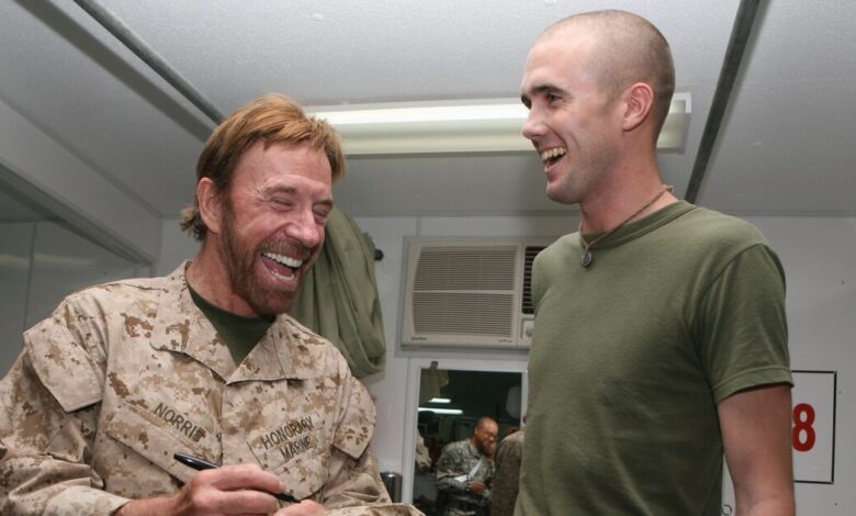 «Ο-Τσακ-Νόρις-δεν-μπήκε-στο-Σώμα-Πεζοναυτών,-το-Σώμα-Πεζοναυτών-έκανε-αίτηση-σε-αυτόν»-–-Η-ανάρτηση-των-αμερικανών-κομάντος