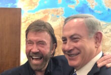 Τσακ-Νόρις:-Ο-Μπέντζαμιν-Νετανιάχου-αποχαιρετά-τον-«σπουδαίο-φίλο-του-Ισραήλ»