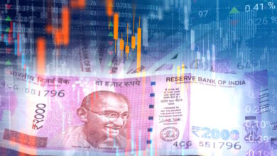 Η-ινδική-ρουπία-κατρακυλά-έναντι-του-δολαρίου-σε-επίπεδα-ρεκόρ-λόγω-των-ακραίων-διακυμάνσεων-του-πετρελαίου