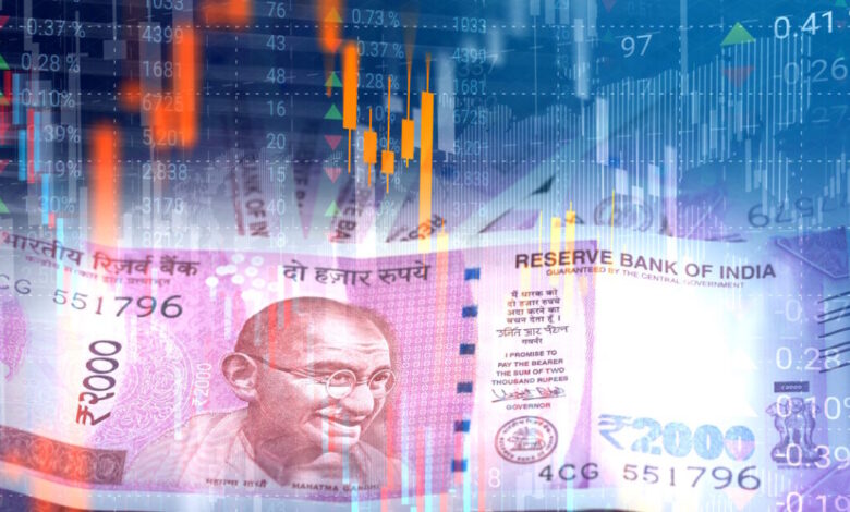 Η-ινδική-ρουπία-κατρακυλά-έναντι-του-δολαρίου-σε-επίπεδα-ρεκόρ-λόγω-των-ακραίων-διακυμάνσεων-του-πετρελαίου