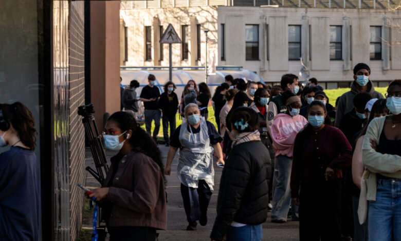 Βρετανία:-Σε-έξαρση-η-μηνιγγίτιδα-με-34-κρούσματα,-ουρές-φοιτητών-για-να-εμβολιαστούν