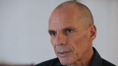 Ο-Γιάννης-Βαρουφάκης-έγινε-στίχος-σε-techno-τραγούδι