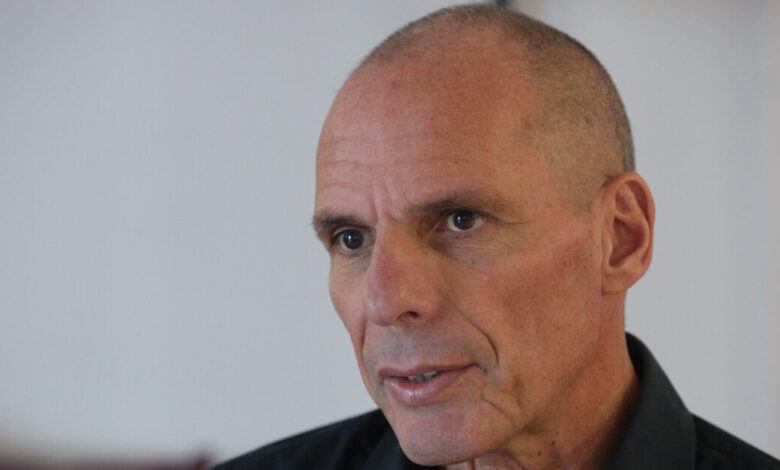 Ο-Γιάννης-Βαρουφάκης-έγινε-στίχος-σε-techno-τραγούδι