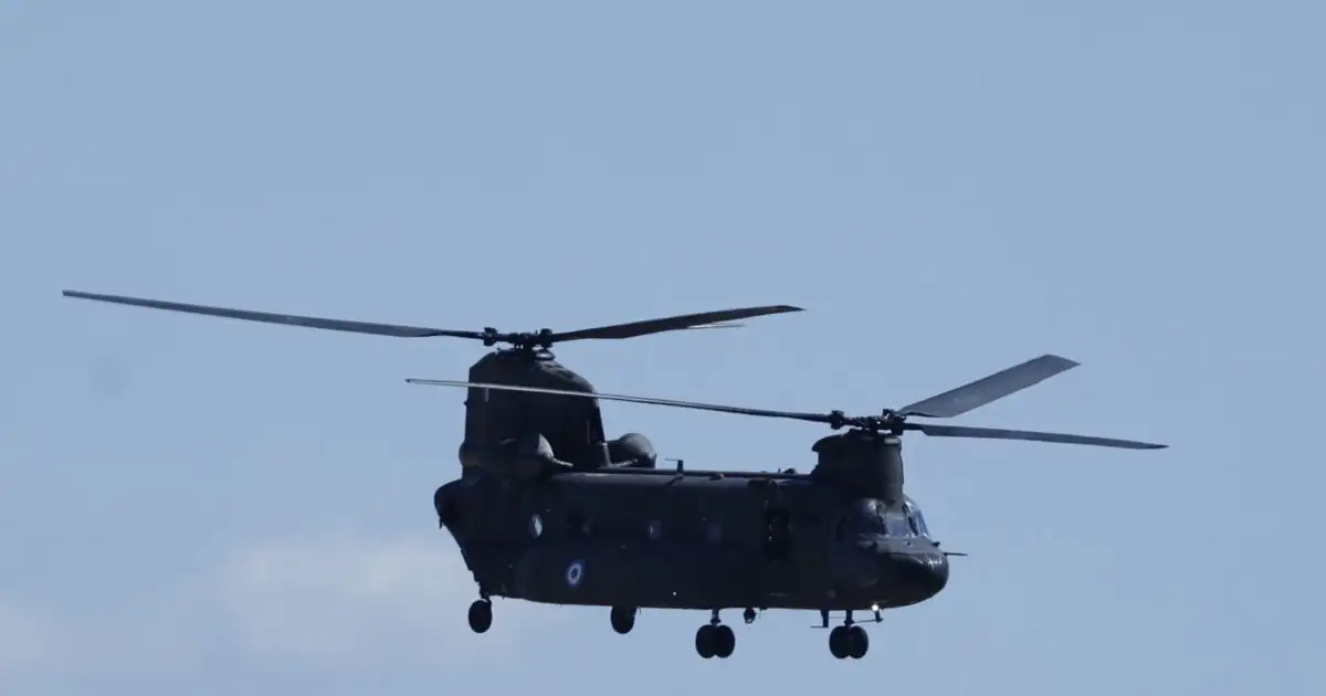 chinook:-«Εκτοξεύεται»-η-διαθεσιμότητα-στα-πολύτιμα-ελικόπτερα-πολλαπλών-ρόλων-της-Αεροπορίας-Στρατού