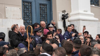 Λέσβος:-Κτηνοτρόφοι-προχώρησαν-σε-πολύωρο-μπλόκο-στο-λιμάνι-–-Αντιδράσεις-για-τα-μέτρα-καραντίνας-για-τον-αφθώδη-πυρετό