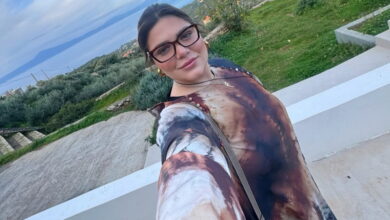 Δανάη-Μπάρκα:-Το-βίντεο-που-την-τράβηξε-ο-σύντροφός-της-στην-παραλία,-με-φόντο-το-ηλιοβασίλεμα