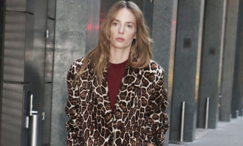 mάγια-Χοκ:-Από-το-«stranger-things»-στη-νέα-σειρά-του-netflix,-«the-god-of-the-woods»