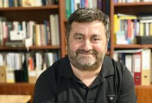 Οι-συμβολισμοί-της-επίσκεψης-Κουρέτα-στην-ορεινή-Χρυσομηλιά,-την-25η-Μαρτίου