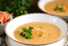 Συνταγή-για-νηστίσιμη-κοκκινιστή-γαριδόσουπα-βελουτέ