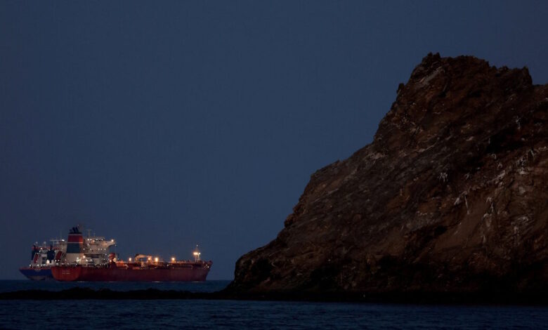 Ελληνόκτητο-το-πρώτο-φορτηγό-πλοίο-που-πέρασε-τα-Στενά-του-Ορμούζ-από-τις-2-Μαρτίου