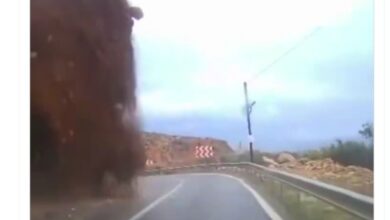 Τουρκία:-Βίντεο-με-τεράστια-κατολίσθηση-να-«πλακώνει»-αυτοκίνητο-–-Σώος-ο-οδηγός