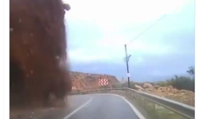 Τουρκία:-Βίντεο-με-τεράστια-κατολίσθηση-να-«πλακώνει»-αυτοκίνητο-–-Σώος-ο-οδηγός