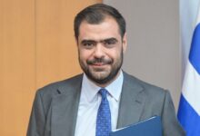 Παύλος-Μαρινάκης-κατά-Ράδιο-Αρβύλα:-«Η-αλήθεια-αυτών-των-ανθρώπων-είναι-αυτός-που-καθόταν-στην-τέταρτη-καρέκλα»