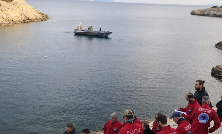 Βουλιαγμένη:-Απεγκλώβισαν-δύτη-στα-Λιμανάκια