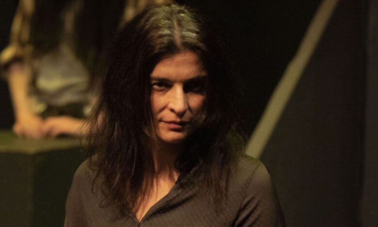 Αντιγόνη-Κουλουκάκου:-Αισθάνομαι-πολύ-όμορφη-με-τα-άσπρα-μου-μαλλιά,-με-αγαπώ-καθημερινά