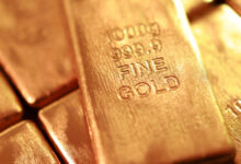 Ο-χρυσός-υποχωρεί-πάνω-από-14%-από-την-έναρξη-του-πολέμου-και-«λάμπει»-λιγότερο-από-τα-επιτόκια-για-τους-επενδυτές