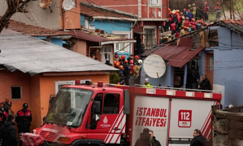 Κωνσταντινούπολη:-Από-έκρηξη-φυσικού-αερίου-κατέρρευσαν-δύο-κτίρια-–-Ανασύρθηκαν-επτά-άτομα,-τουλάχιστον-δύο-οι-εγκλωβισμένοι-στα-συντρίμμια