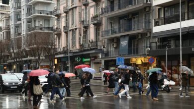 Καιρός-σήμερα:-Βροχές-και-στα-δυτικά-καταιγίδες,-η-θερμοκρασία-έως-τους-17-βαθμούς-–-Αναλυτική-πρόγνωση