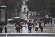 Καιρός-αύριο:-Βροχές-και-στα-δυτικά-καταιγίδες,-η-θερμοκρασία-έως-τους-17-βαθμούς