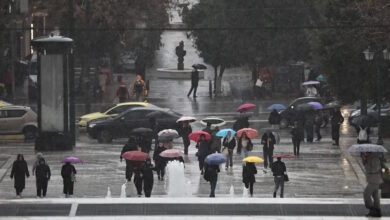 Καιρός-αύριο:-Βροχές-και-στα-δυτικά-καταιγίδες,-η-θερμοκρασία-έως-τους-17-βαθμούς