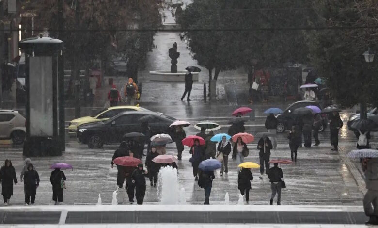 Καιρός-αύριο:-Βροχές-και-στα-δυτικά-καταιγίδες,-η-θερμοκρασία-έως-τους-17-βαθμούς