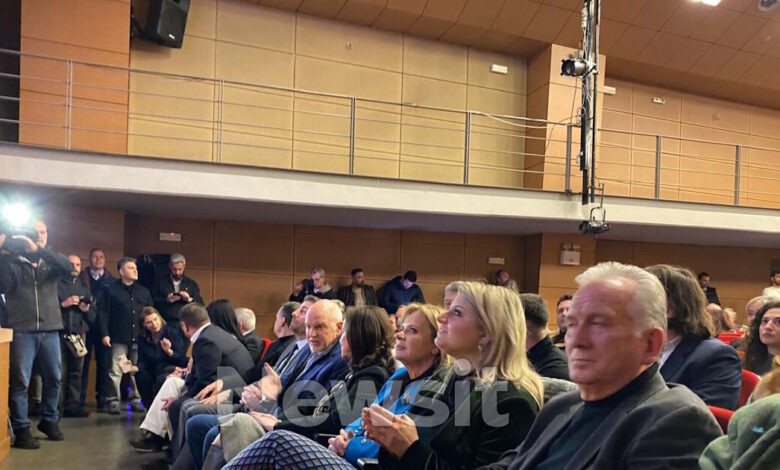 Εκδήλωση-με-άρωμα-Ανδρέα-Παπανδρέου:-Μνήμες,-δάκρυα-και-χειροκροτήματα-για-τον-ιστορικό-ηγέτη-του-ΠΑΣΟΚ