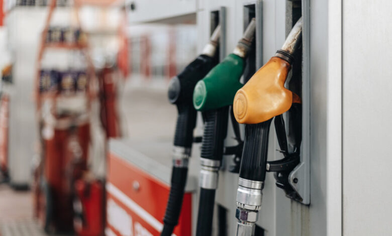 Με-βενζίνη-και-ντίζελ-πάνω-από-2-ευρώ-το-λίτρο-«ξεκλειδώνουν»-επιδοτήσεις-και-μέτρα-αντιμετώπισης-της-ακρίβειας