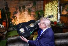 Ντόναλντ-Τραμπ:-Η-περιήγηση-στο-graceland,-το-σπίτι-του-Έλβις-Πρίσλεϊ-και-η-αμήχανη-στιγμή