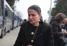 Μαρία-Γρατσία:-«Φιάσκο-η-δίκη-για-τα-Τέμπη,-ένιωσα-ντροπή-ως-λειτουργός-της-δικαιοσύνης»-–-Αινιγματική-για-το-κόμμα-Καρυστιανού