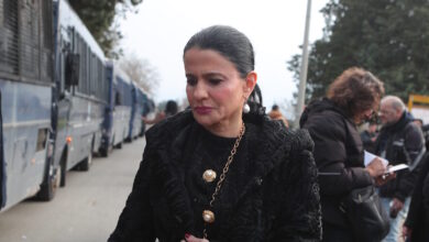 Μαρία-Γρατσία:-«Φιάσκο-η-δίκη-για-τα-Τέμπη,-ένιωσα-ντροπή-ως-λειτουργός-της-δικαιοσύνης»-–-Αινιγματική-για-το-κόμμα-Καρυστιανού