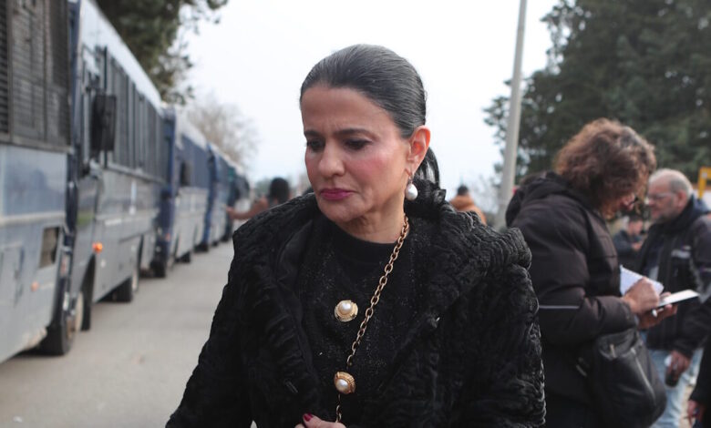 Μαρία-Γρατσία:-«Φιάσκο-η-δίκη-για-τα-Τέμπη,-ένιωσα-ντροπή-ως-λειτουργός-της-δικαιοσύνης»-–-Αινιγματική-για-το-κόμμα-Καρυστιανού