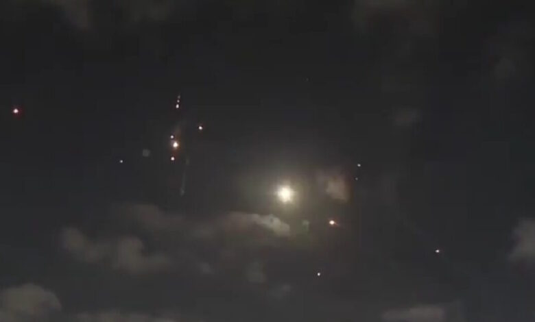 Ισχυρές-εκρήξεις-στην-Ιερουσαλήμ-έπειτα-από-μπαράζ-πυραυλικών-χτυπημάτων-του-Ιράν,-βίντεο-και-φωτογραφίες