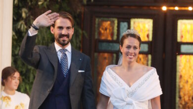 Η-Νίνα-Φλορ-σταμάτησε-να-υπογράφει-ως-«πριγκίπισσα-της-Ελλάδας»-μετά-τις-αντιδράσεις