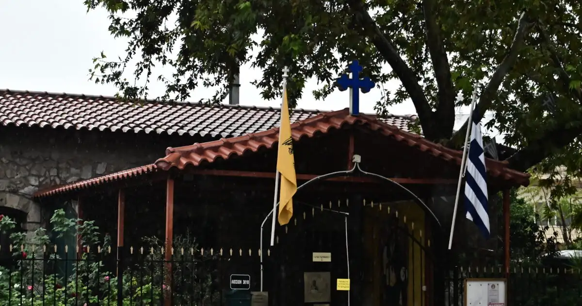 Φωτιά-στην-αποθήκη-της-εκκλησίας-του-«ιερέα»-youtuber-στη-Λιοσίων-–-Καταστράφηκε-η-σκεπή