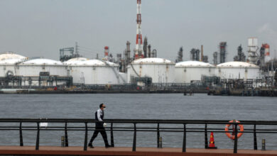 Σε-άνοδο-του-πετρελαίου-στοιχηματίζουν-οι-επενδυτές-–-Οι-τιμές-και-το-«άγριο-παιχνίδι»-πριν-από-τα-ποστ-του-Τραμπ-για-τον-πόλεμο-στο-Ιράν