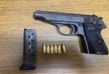 Πάτρα:-Μπήκε-με-όπλο-σε-σούπερ-μάρκετ-–-«Πες-στο-αφεντικό-σου-να-με-”καθαρίσει”-αλλιώς-θα-ξανάρθω»