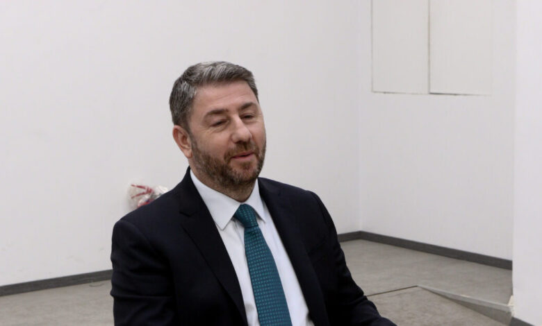 ΠΑΣΟΚ:-Ανδρουλάκης-και-Δούκας-προς-συμβιβασμό-για-τη-«μη-συγκυβέρνηση»-–-Νέες-φωτιές-άναψαν-οι-ξαφνικές-αλλαγές-στο-καταστατικό