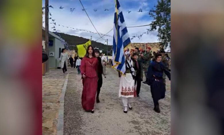 25η-Μαρτίου-στην-Γαύδο:-Χωρίς-μαθητές-το-νησί-–-Παρέλασαν-παιδιά-από-την-Βούλα-Αττικής