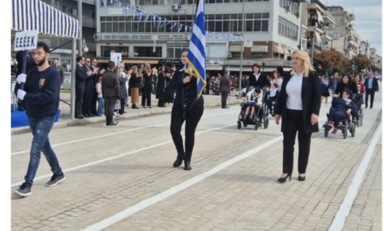 Με-κόσμο-και…-ανοιξιάτικο-καιρό-η-παρέλαση-της-25ης-Μαρτίου-στα-Τρίκαλα
