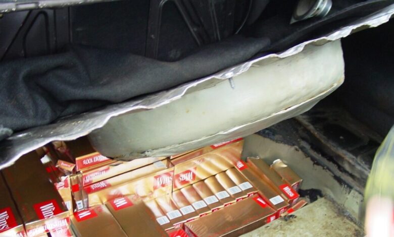 Η-ΑΑΔΕ-αποκάλυψε-διεθνές-δίκτυο-λαθρεμπορίου-τσιγάρων-με-τους-ελεγκτές-του-ΔΕΟΣ-–-Προχώρησε-σε-συλλήψεις-σε-Ελλάδα-και-άλλες-χώρες