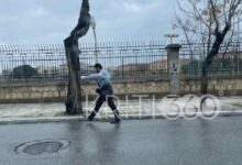 25η-Μαρτίου-στα-Χανιά:-Παρέλασε-μόνος-του-μετά-την-ακύρωση-των-εορτασμών-λόγω-της-κακοκαιρίας-–-Δείτε-βίντεο