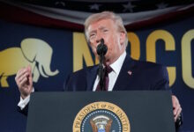 Μέση-Ανατολή-–-Διπλωματικό-θρίλερ:-«Δεν-έχω-ξαναδεί-άλλους-να-θέλουν-να-διαπραγματευτούν-τόσο-πολύ-όσο-οι-Ιρανοί»-λέει-ο-Τραμπ-–-Διαψεύδει-το-παζάρι-η-Τεχεράνη