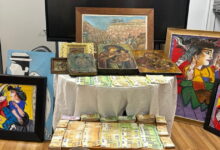 Γιώργος-Τσαγκαράκης:-Της-άλλαξαν-τα-κοσμήματα-με-ψεύτικα-και-είδε-τα-αυθεντικά-να-πωλούνται-on-air-σε-δημοπρασία-της-γκαλερί