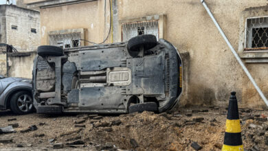 Ισραήλ:-Η-στιγμή-που-το-Ιράν-επιτίθεται-με-βόμβα-διασποράς-σε-κατοικημένη-περιοχή-–-Τραυματίστηκε-ζευγάρι