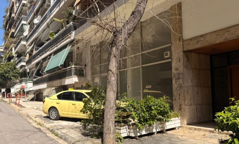 Αμπελόκηποι:-Ψυχικά-ασθενής-τραυμάτισε-αστυνομικό-με-τσεκούρι-–-Ανθρωποκυνηγητό-για-τον-εντοπισμό-του