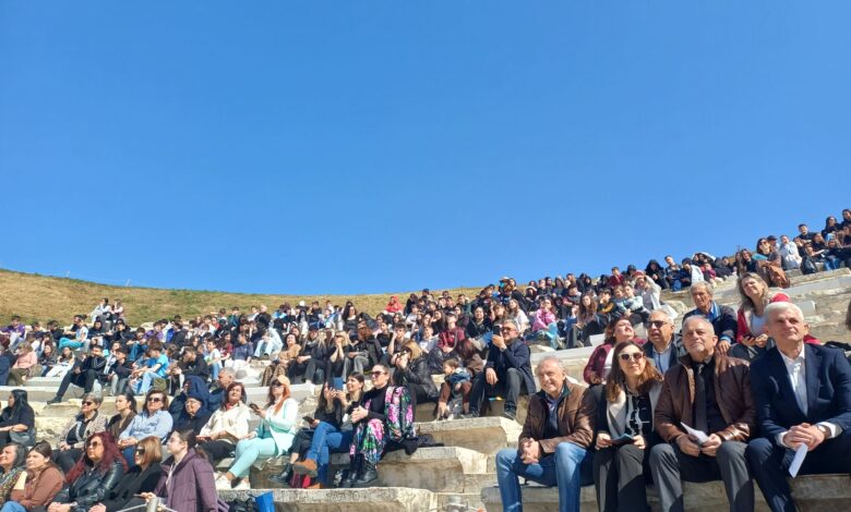 Το-2ο-Μαθητικό-Φεστιβάλ-Αρχαίου-Θεάτρου-«Εφήβων-Δρώμενα»-“ζωντάνεψε”-το-αρχαίο-θέατρο-της-Λάρισας