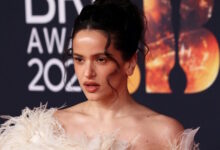 rosalia:-Η-φωτογραφία-στο-φορείο-μετά-τη-διακοπή-της-συναυλίας-της:-«Νιώθω-καλύτερα,-σας-ευχαριστώ-για-την-αγάπη»