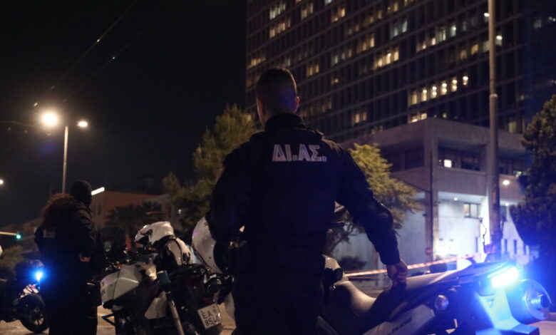 Αχαΐα:-Κουκουλοφόροι-απείλησαν-μάνα-και-κόρη-και-τους-άρπαξαν-χρηματοκιβώτιο-με-κοσμήματα-χιλιάδων-ευρώ