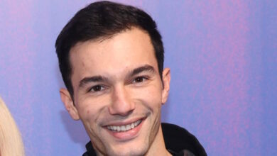 Νίκος-Κοσώνας:-Βγαίνω-στη-σκηνή-και-έχω-τώρα-καμιά-δεκαριά-δευτερόλεπτα-να-γδυθώ,-είναι-μια-τελετουργία